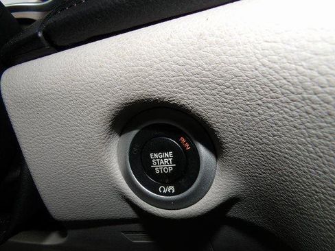 Used 2018 Chrysler Pacifica Limited w/ Tire & Wheel Group image 47