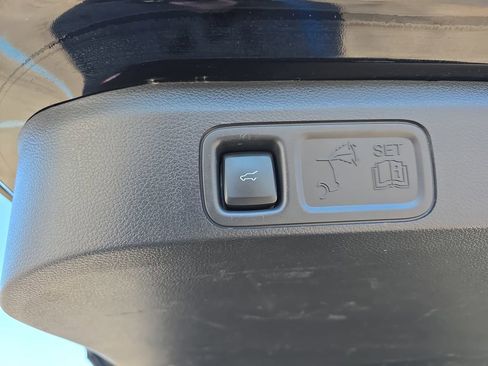 Used 2024 Ford Expedition Max XLT image 18