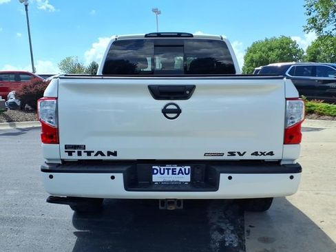 Used 2019 Nissan Titan SV w/ SV Convenience Package AWD/4WD image 6
