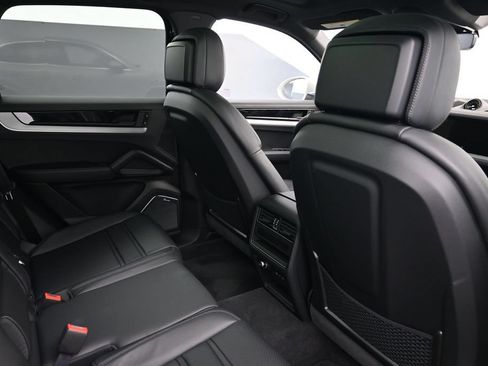Used 2026 Porsche Cayenne S AWD/4WD image 7