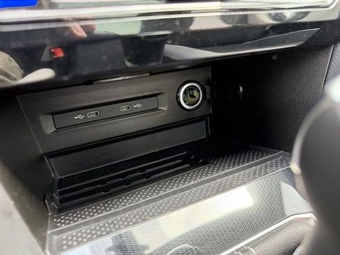 New 2025 Volkswagen Taos SE image 25