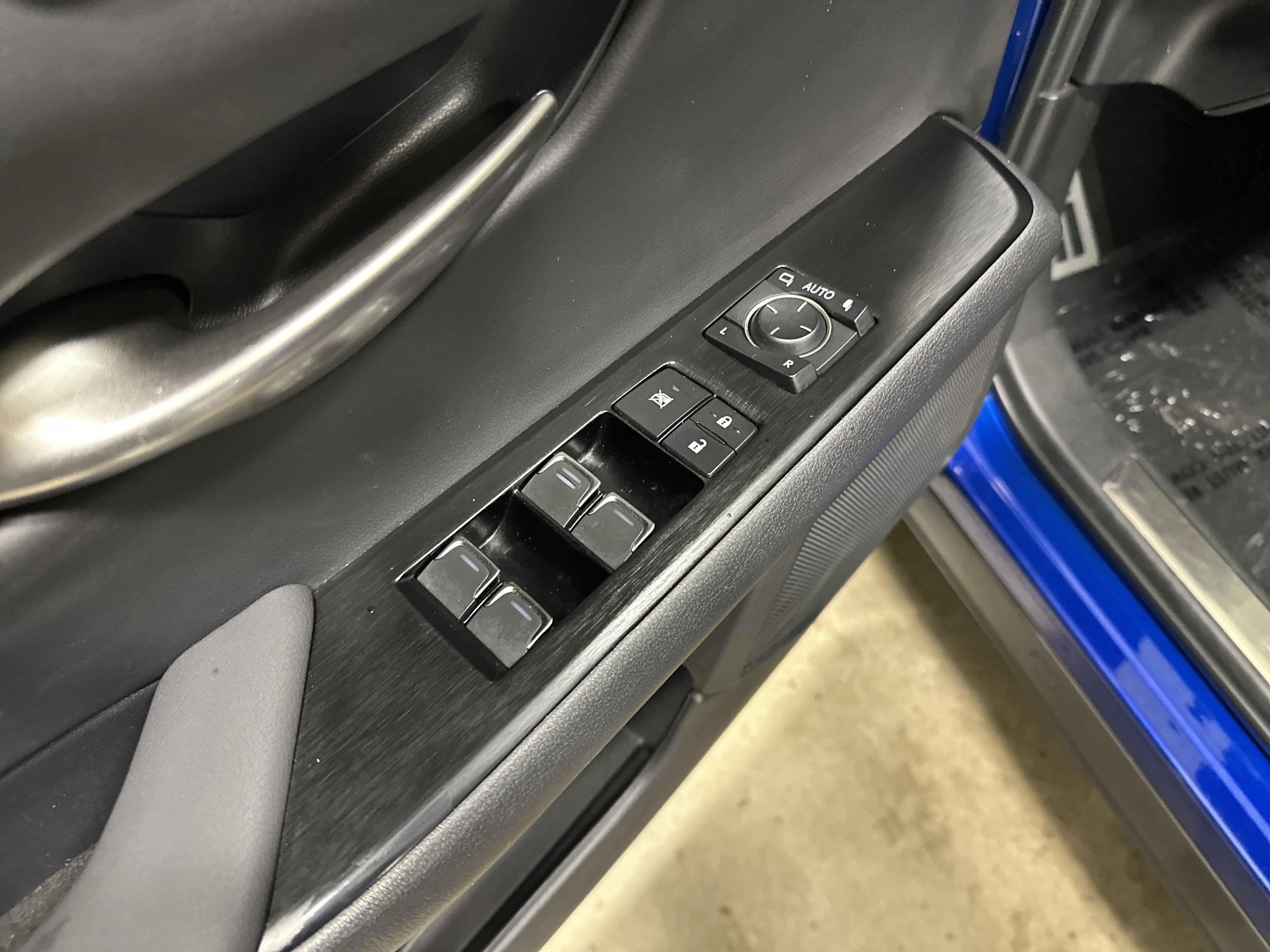 Certified 2024 Lexus UX 250h F Sport FWD image 15