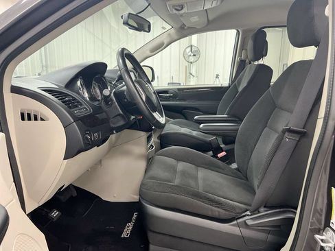 Used 2017 Dodge Grand Caravan SE w/ Power Window Group FWD image 19