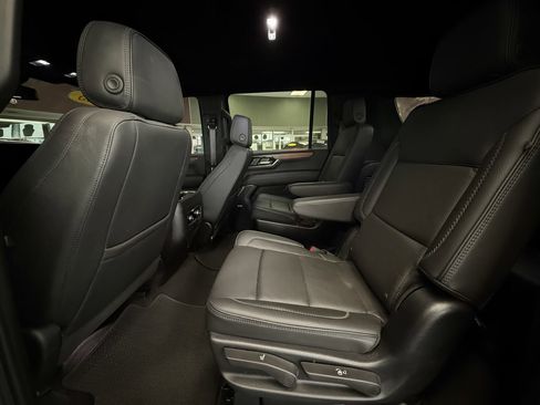 Used 2025 GMC Yukon XL Denali AWD/4WD image 27