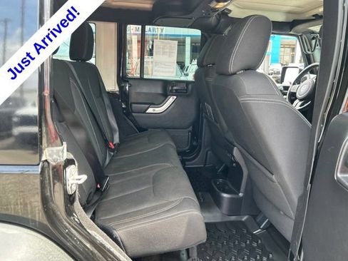 Used 2016 Jeep Wrangler Unlimited Rubicon w/ Connectivity Group AWD/4WD image 31