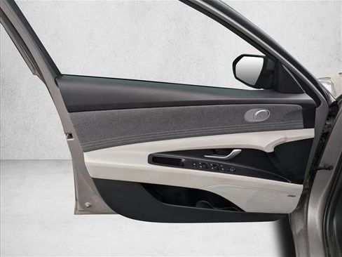 Used 2023 Hyundai Elantra Limited w/ Winter Weather Package image 22