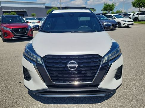 Used 2024 Nissan Kicks SR w/ SR Premium Package FWD image 6