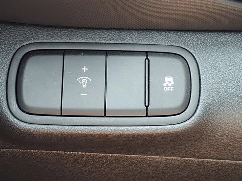 Used 2025 Hyundai Venue SEL FWD image 18