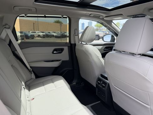 Used 2024 Nissan Rogue SL w/ SL Premium Package AWD/4WD image 40
