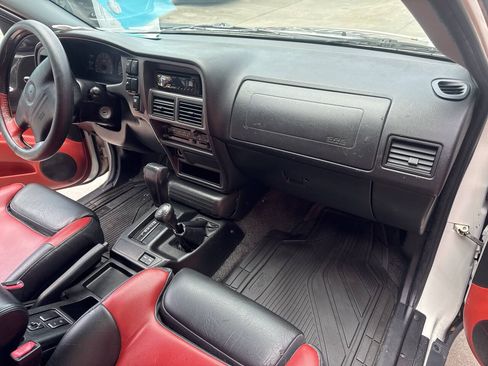 Used 1999 Isuzu VehiCROSS AWD/4WD image 16