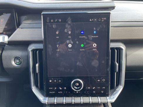 Used 2024 GMC Acadia Denali image 18