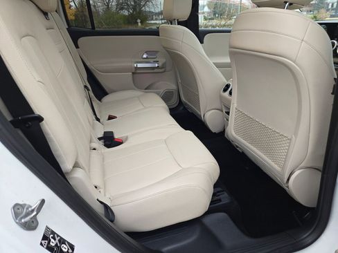 Used 2021 Mercedes-Benz GLB 250 4MATIC image 11