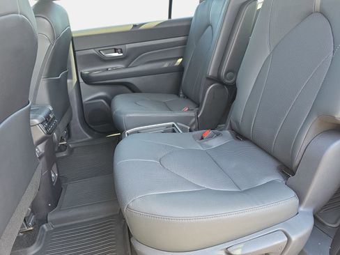 Used 2025 Toyota Grand Highlander AWD image 15