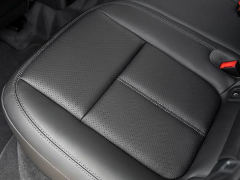 Certified 2026 Porsche Macan AWD/4WD image 32