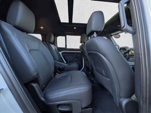 Used 2025 Land Rover Defender 130 X-Dynamic SE image 22