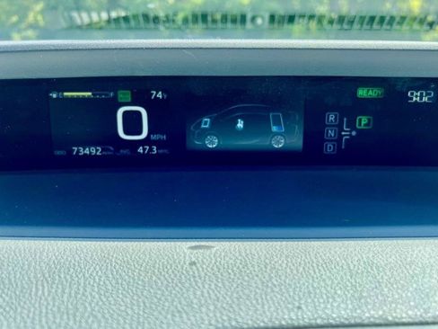 Used 2017 Toyota Prius Three w/ Carpet Mat Package FWD image 14