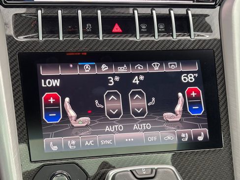 Used 2020 Lamborghini Urus AWD/4WD image 36