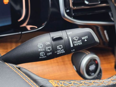 Used 2022 Jeep Grand Wagoneer Series III AWD/4WD image 42