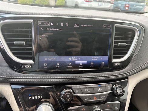 Used 2022 Chrysler Pacifica Touring-L FWD image 13