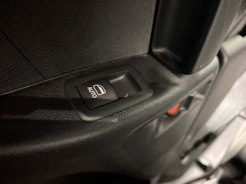 Used 2025 Chrysler Pacifica Select FWD image 20