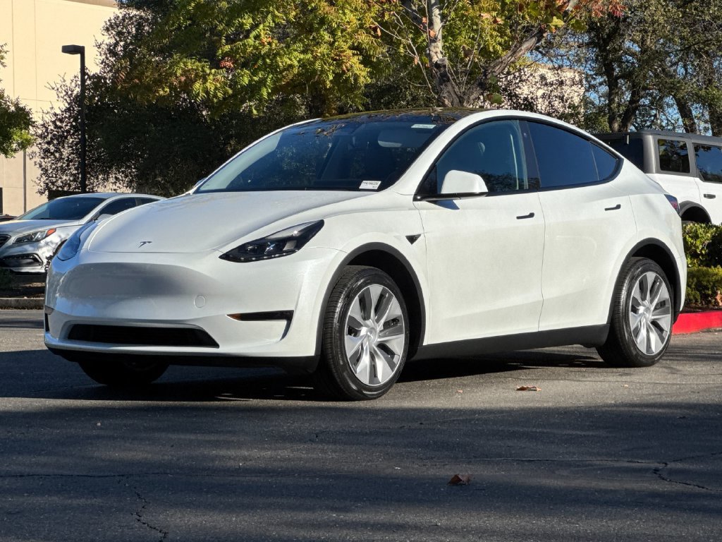Used 2023 Tesla Model Y Long Range AWD/4WD image 9