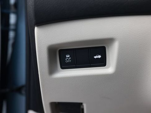 Used 2018 INFINITI Q50 Luxe w/ Cargo Package (L95) RWD image 47