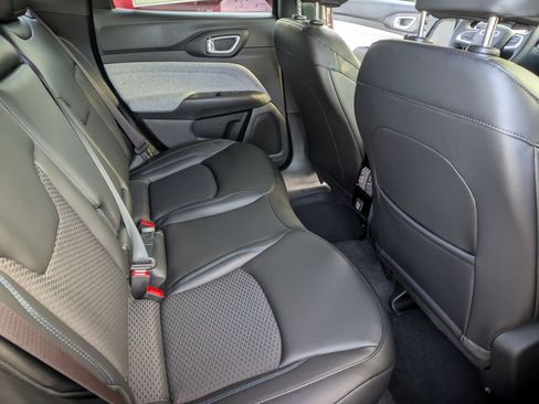 New 2026 Jeep Compass Latitude image 19