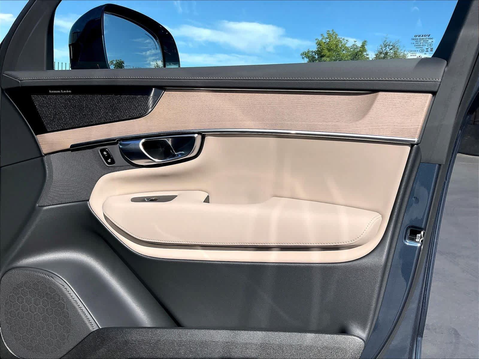 New 2027 Volvo XC90 B6 Plus AWD/4WD image 31