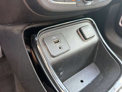 Used 2020 Jeep Compass Limited FWD image 31