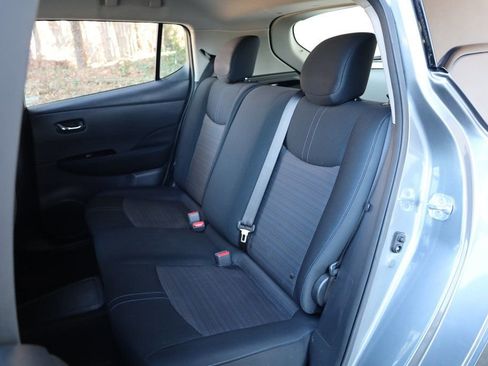 Used 2018 Nissan Leaf SV w/ SV Technology Package image 17