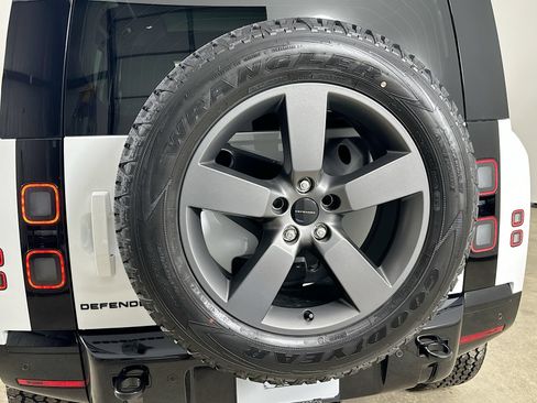 Used 2026 Land Rover Defender 110 X-Dynamic SE AWD/4WD image 39