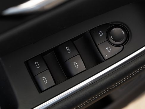 Used 2025 GMC Acadia Elevation image 36