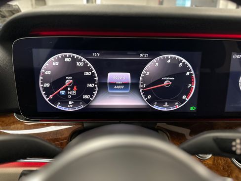 Used 2019 Mercedes-Benz E 300 4MATIC image 21