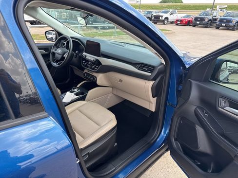 Used 2022 Ford Escape SEL w/ Technology Package FWD image 13