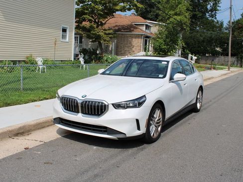 Used 2024 BMW 540i xDrive w/ Premium Package AWD/4WD image 2