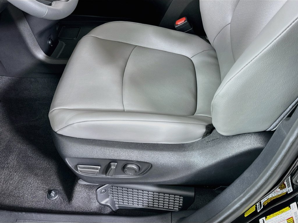 Used 2026 Toyota Sienna XLE FWD image 20