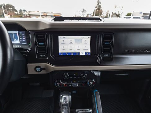 Used 2021 Ford Bronco Wildtrak image 32