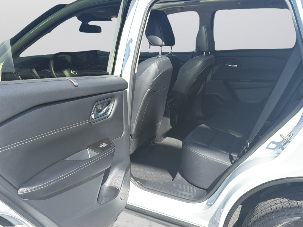 Certified 2025 Nissan Rogue SL w/ SL Premium Package FWD image 25