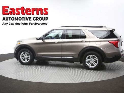 Used 2021 Ford Explorer XLT w/ Equipment Group 202A AWD/4WD image 61