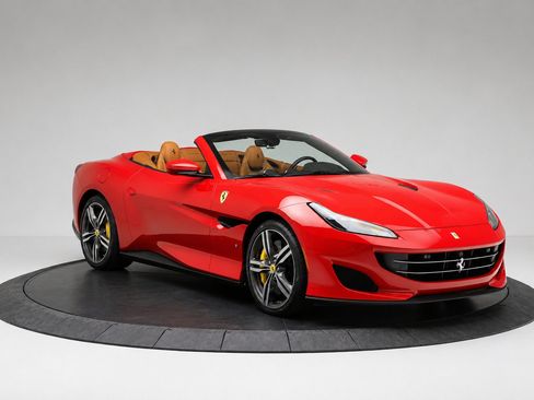 Used 2019 Ferrari Portofino RWD image 2