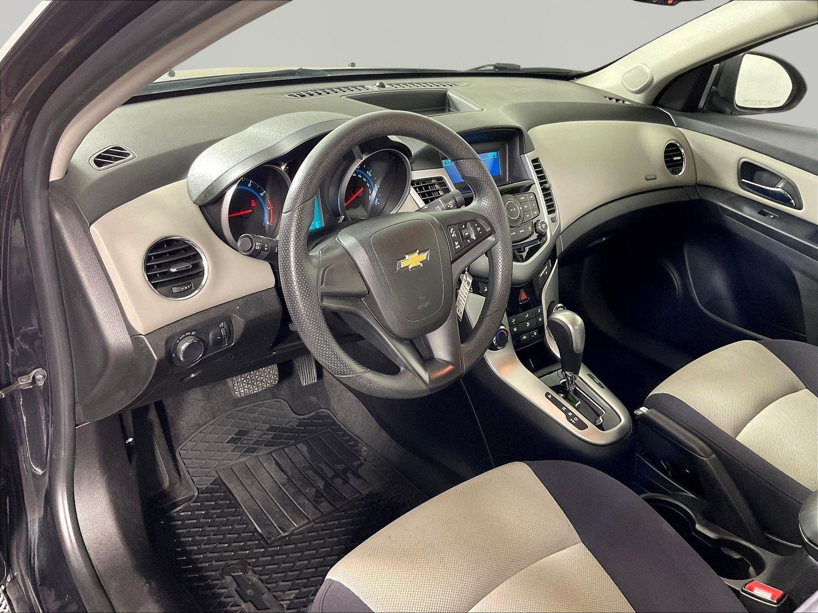 Used 2014 Chevrolet Cruze LS FWD image 16