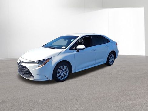 Used 2021 Toyota Corolla LE image 4