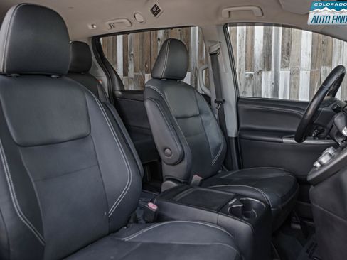 Used 2016 Toyota Sienna SE FWD image 20