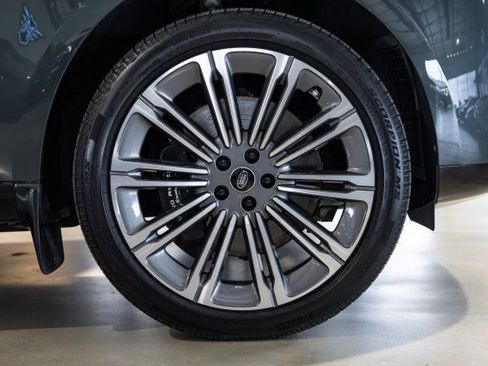 Used 2025 Land Rover Range Rover Autobiography AWD/4WD image 19