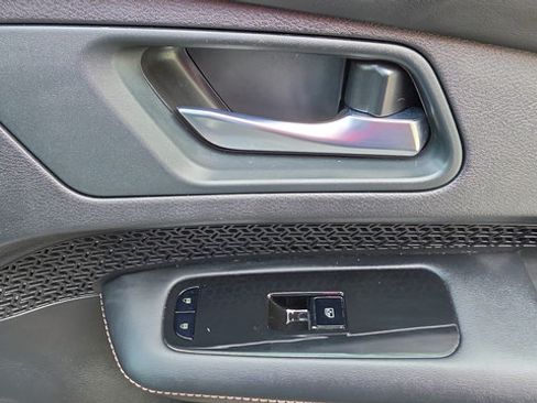 Used 2025 Nissan Ariya AWD image 23