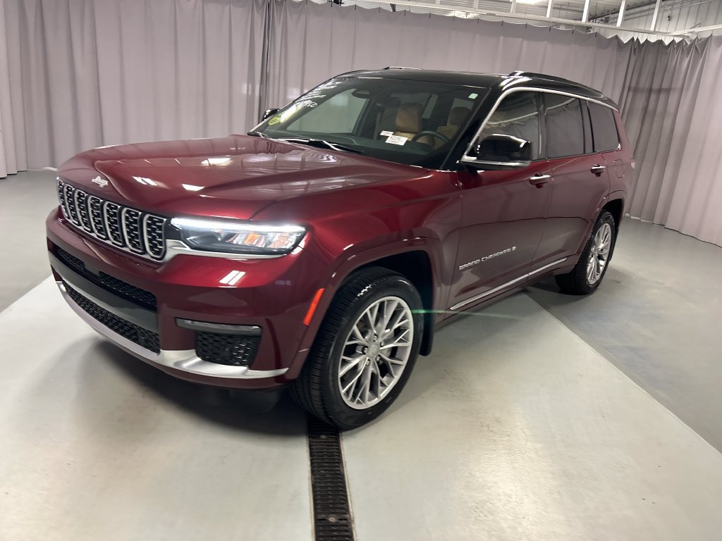 Used 2024 Jeep Grand Cherokee L Summit w/ Rear Seat Video Group I AWD/4WD image 3