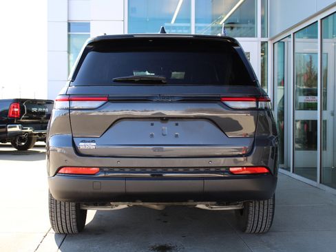 Certified 2024 Jeep Grand Cherokee Altitude image 7