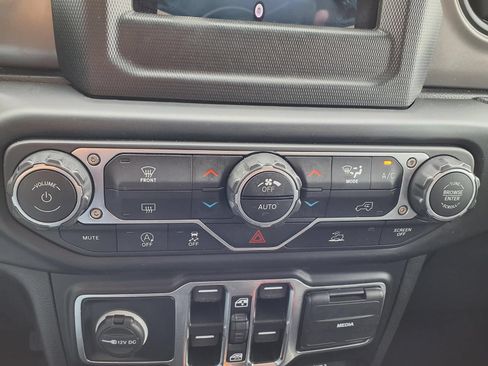 Used 2022 Jeep Gladiator Sport AWD/4WD image 23