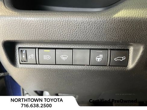 Used 2022 Toyota RAV4 SE image 13