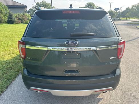 Used 2016 Ford Explorer XLT w/ Equipment Group 202A AWD/4WD image 12